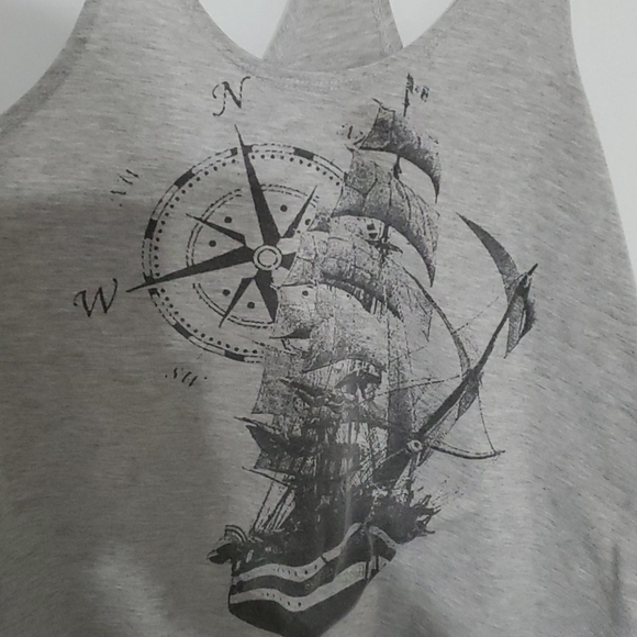 💫 2/$25 • Pirate Ship Tank - Picture 2 of 2
